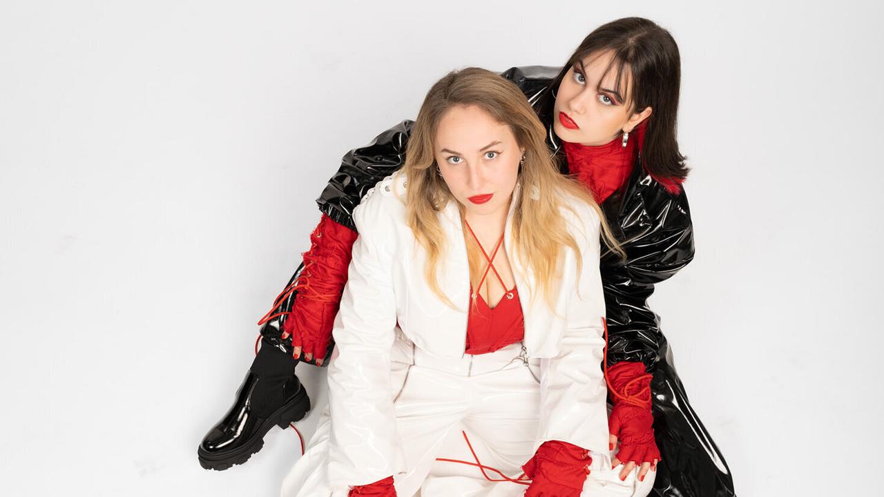 Teya y Salena desvelan sus atuendos de cara a Liverpool eurovision