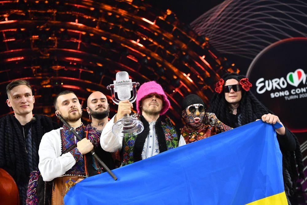 Turin (Italy), 14/05/2022.- Kalush Orchestra from Ukraine celebrates onstage after winning the 66th annual Eurovision Song Contest (ESC 2022) in Turin, Italy, 14 May 2022. (Italia, Ucrania) EFE/EPA/ALESSANDRO DI MARCO Grand Final - 66th Eurovision Song Contest in Turin