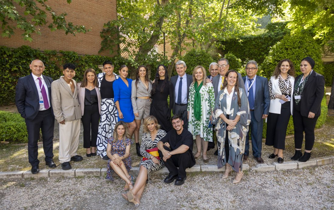 Chanel y participantes en Foro Hispanoárabe
