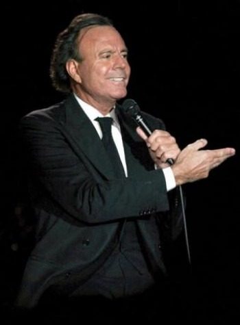 sin_ano_11082009_124954_Julio_Iglesias