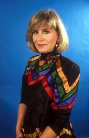 Mary Roos, Sängerin, Porträt, geb.: 09. Januar 1949, Sternzeichen: Steinbock, Studio, Ohrringe, Schmuck, 13.06.1998, Promis, Prominenter, Prominente, (Photo by Peter Bischoff/Getty Images)