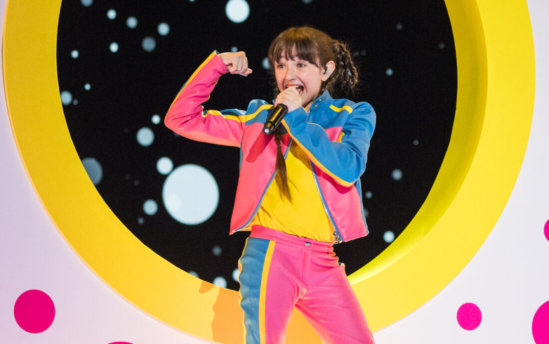 🇪🇸 Spain / Chloe DelaRosa performing Como La Lola at Junior Eurovision 2024, at the First Rehearsal in Caja Mágica, Madrid.