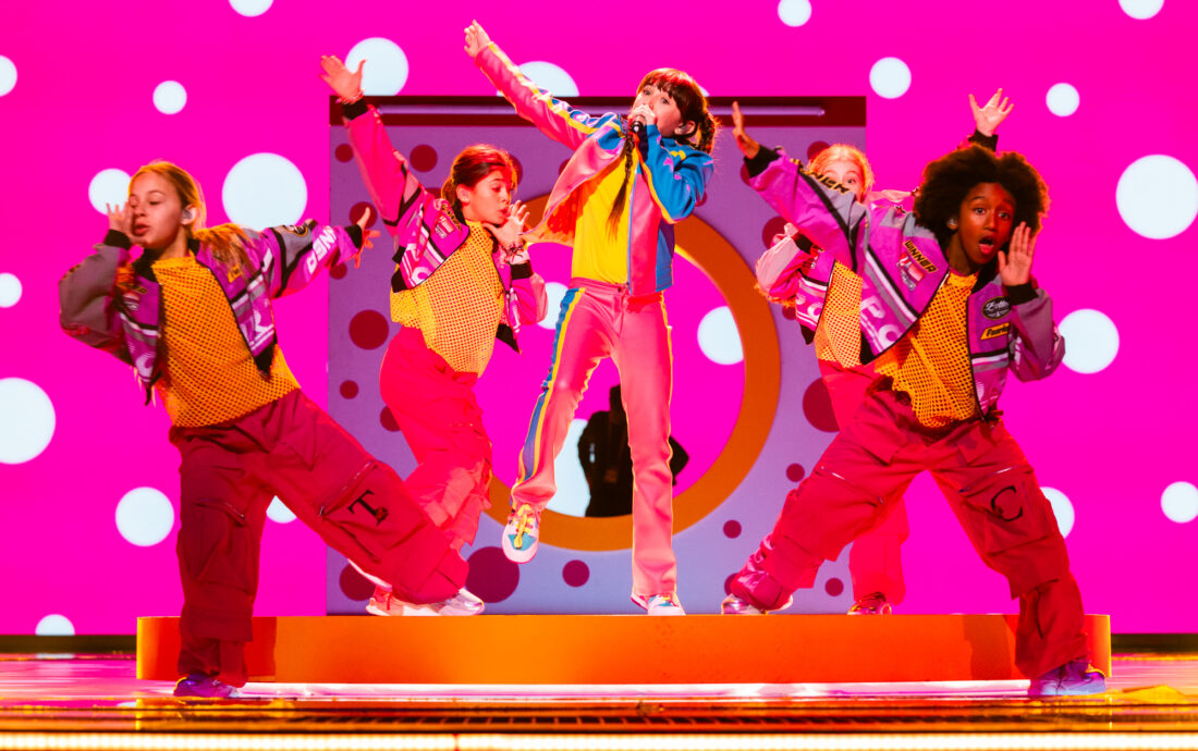 🇪🇸 Spain / Chloe DelaRosa performing Como La Lola at Junior Eurovision 2024, at the First Rehearsal in Caja Mágica, Madrid.
