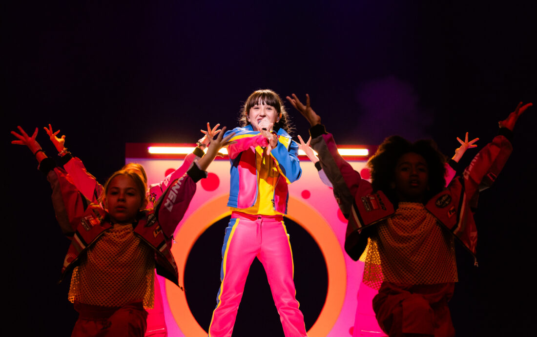 🇪🇸 Spain / Chloe DelaRosa performing Como La Lola at Junior Eurovision 2024, at the First Rehearsal in Caja Mágica, Madrid.