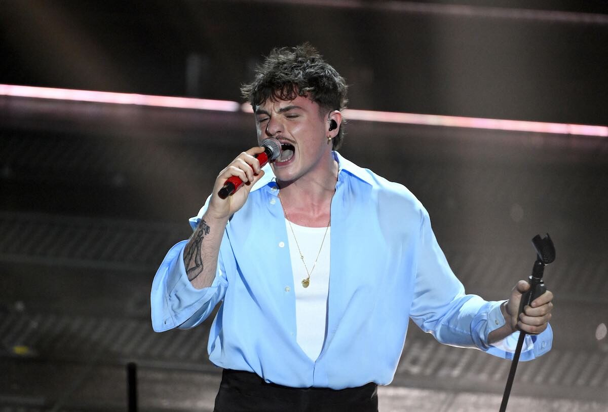 Italian singer Olly performs on stage at the Ariston theatre during the 75th edition of the Sanremo Italian Song Festival, in Sanremo, Italy, 15 February 2025. The music festival will run from 11 to 15 February 2025.  ANSA/ETTORE FERRARI