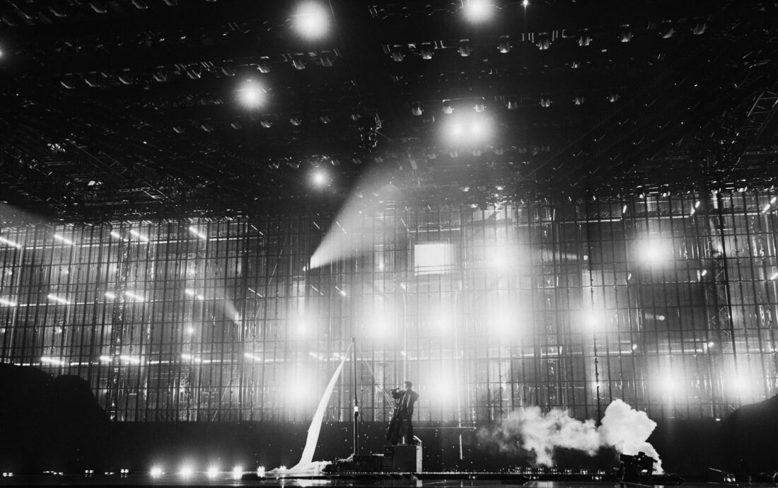 JJ_rehearsing_Wasted_Love_for_Austria_at_St._Jakobshalle(1)