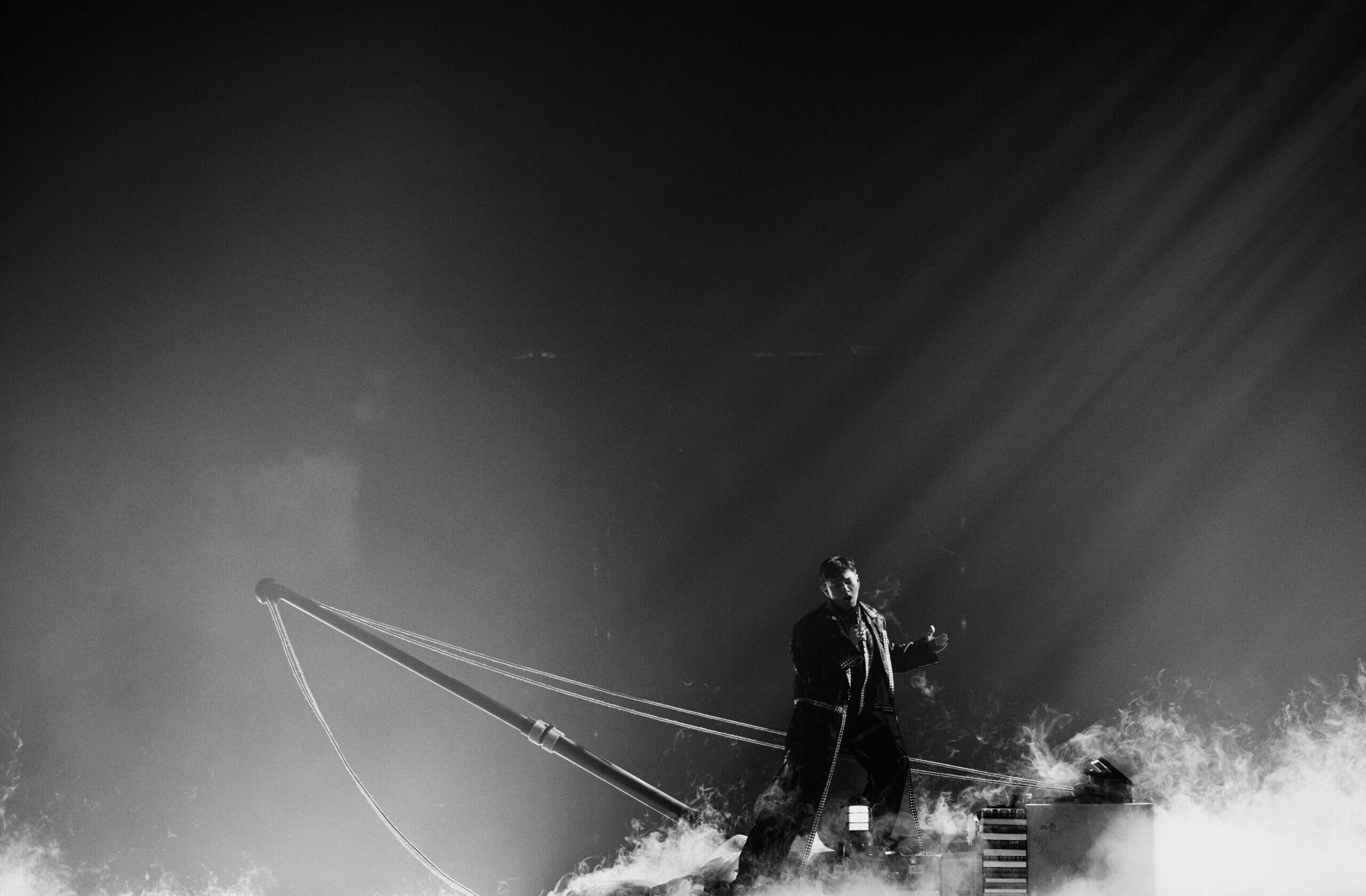 JJ_rehearsing_Wasted_Love_for_Austria_at_St._Jakobshalle(2)