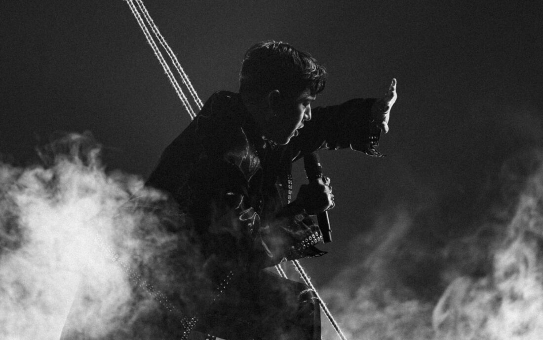 JJ_rehearsing_Wasted_Love_for_Austria_at_St._Jakobshalle(6)