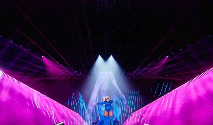 Sissal_rehearsing_Hallucination_for_Denmark_at_St._Jakobshalle(5)