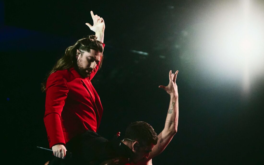 Princ_rehearsing_Mila_for_Serbia_at_St._Jakobshalle(5)