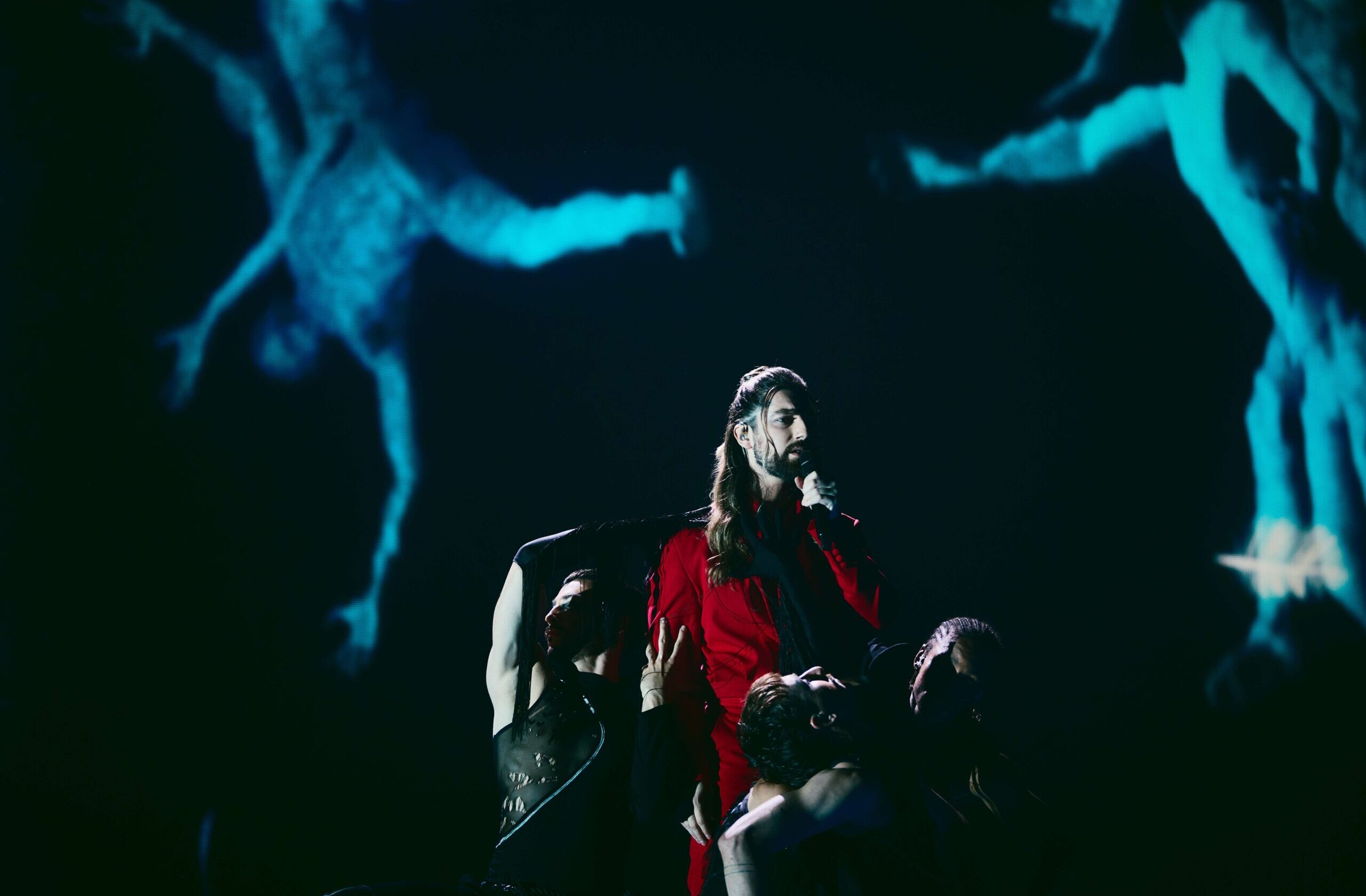 Princ_rehearsing_Mila_for_Serbia_at_St._Jakobshalle(8)