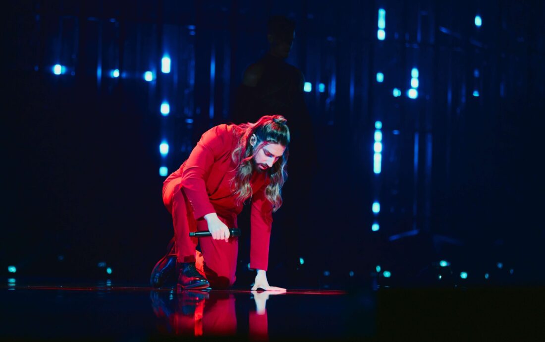 Princ_rehearsing_Mila_for_Serbia_at_St._Jakobshalle(2)