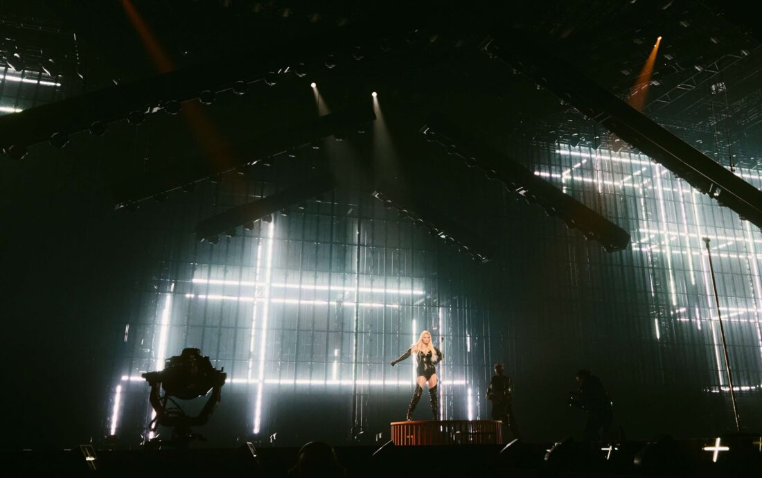 Erika_Vikman_rehearsing_ICH_KOMME_for_Finland_at_St._Jakobshalle(1)