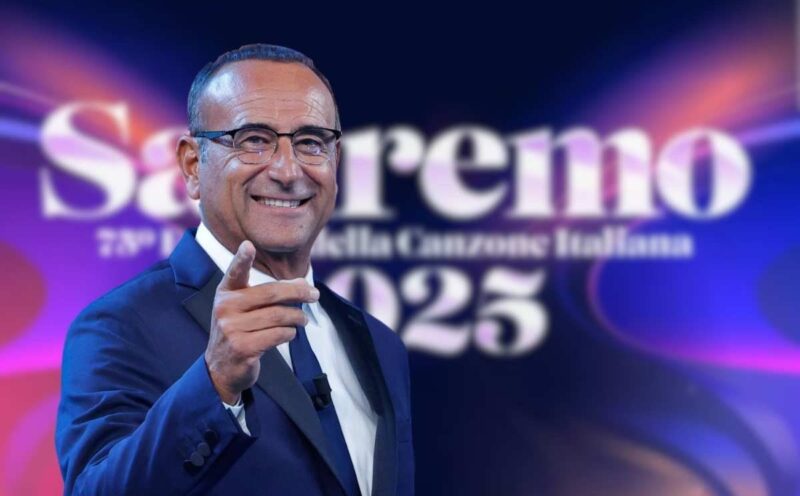 Carlo Conti presentando Sanremo 2025