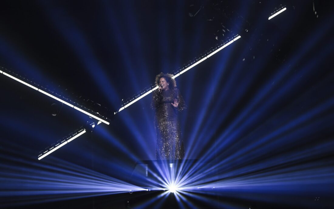 oxygen-laila-adele-4_6985035f99e8b