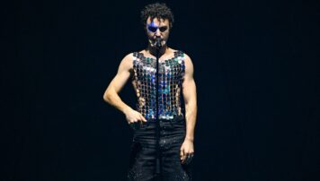 Cosmó in der Show «Vienna Calling - Wer singt für Österreich?». Der 70. Eurovision Song Contest wird in diesem Jahr in Wien ausgetragen. (zu dpa: «ESC: Österreich schickt 19-Jährigen ins Rennen»)