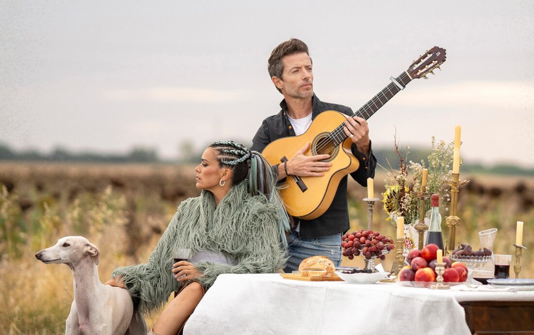 Isabel Aaiún y Pablomora - Portada De Mil Amores